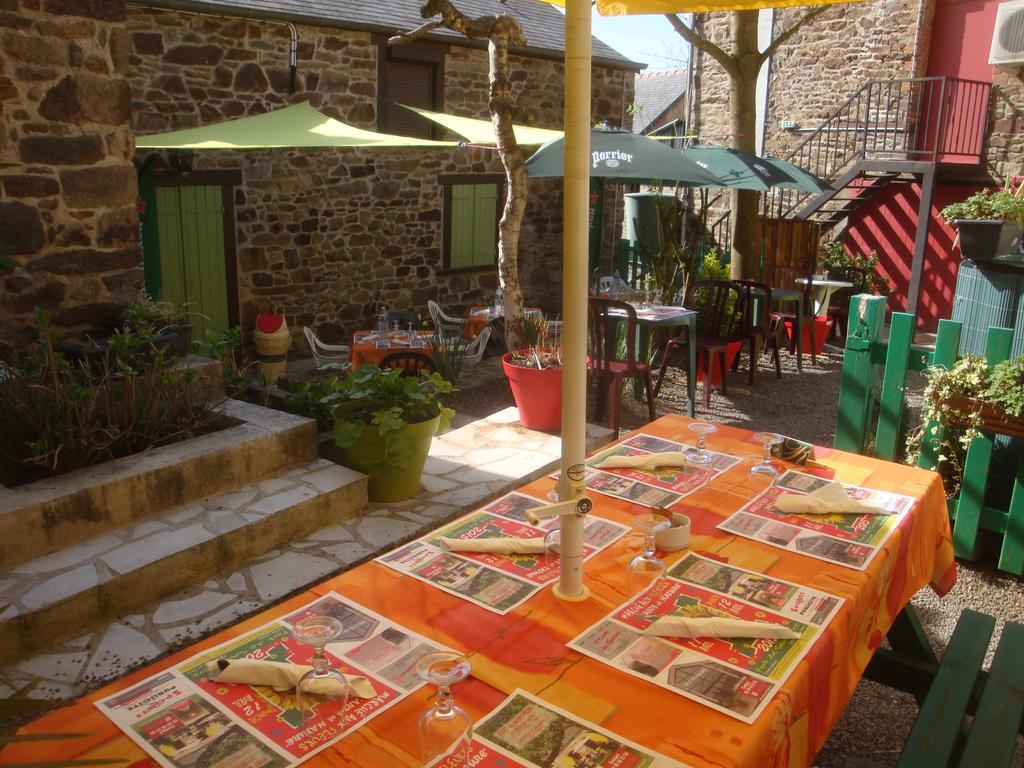 Auberge du Château Châteauneuf-dʼIlle-et-Vilaine Exterior foto