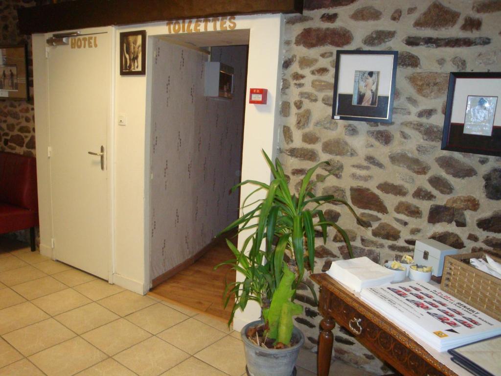 Auberge du Château Châteauneuf-dʼIlle-et-Vilaine Exterior foto