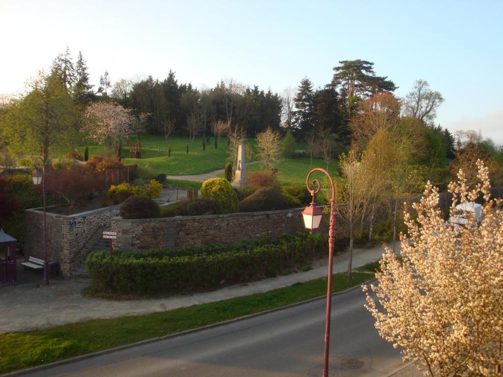 Auberge du Château Châteauneuf-dʼIlle-et-Vilaine Exterior foto